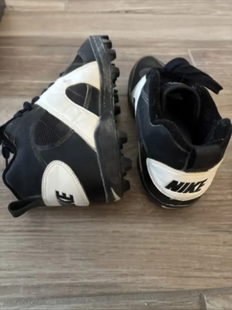 Nike Shark Veer cleats - W/ Box. Size 6.5‎